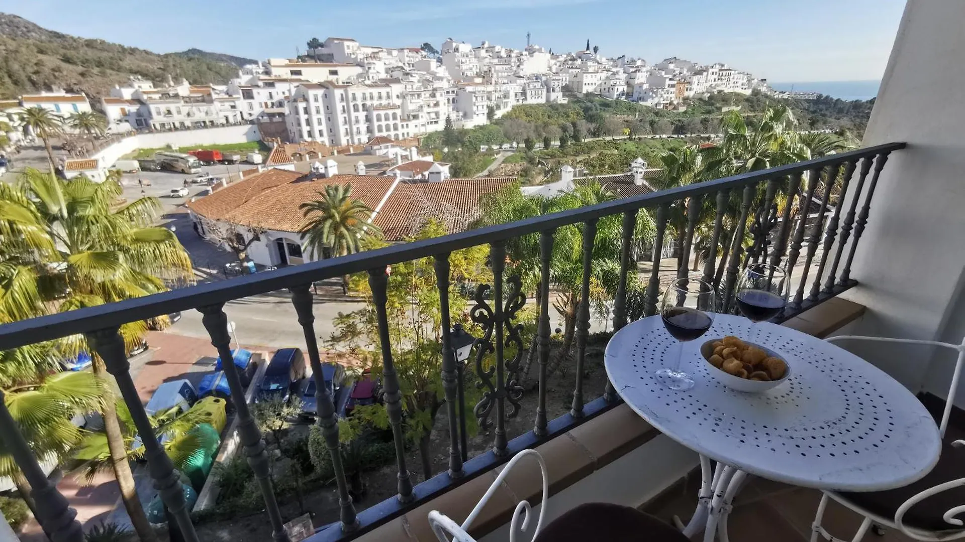 Apartamento en urbanización el Mirador de Frigiliana en el centro del pueblo con las mejores vistas
