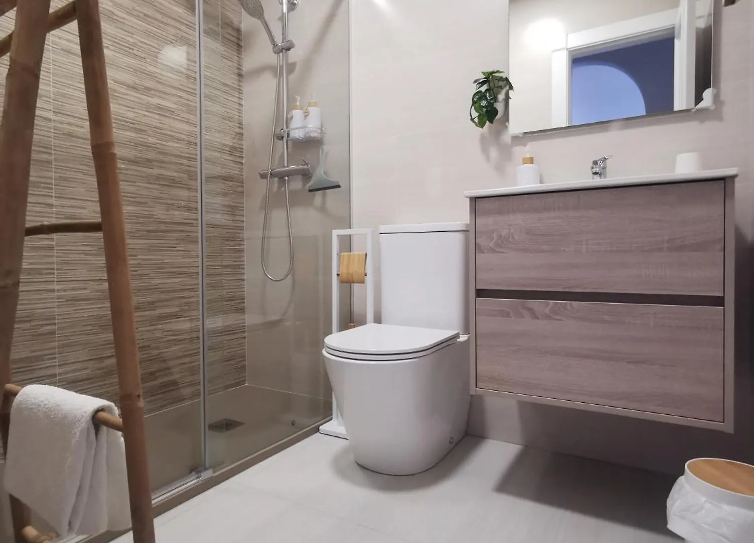 Apartamento en urbanización el Mirador de Frigiliana en el centro del pueblo con las mejores vistas