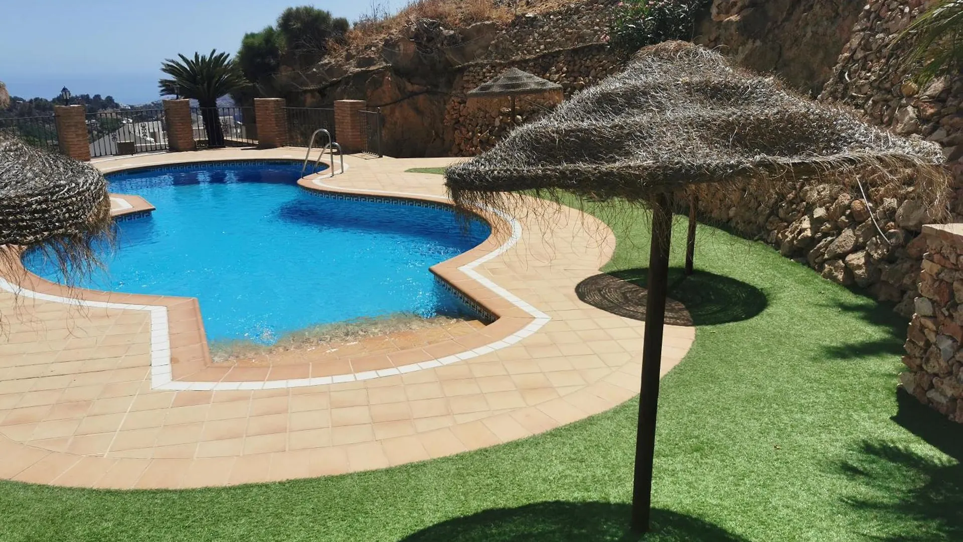 Apartamento en urbanización el Mirador de Frigiliana en el centro del pueblo con las mejores vistas
