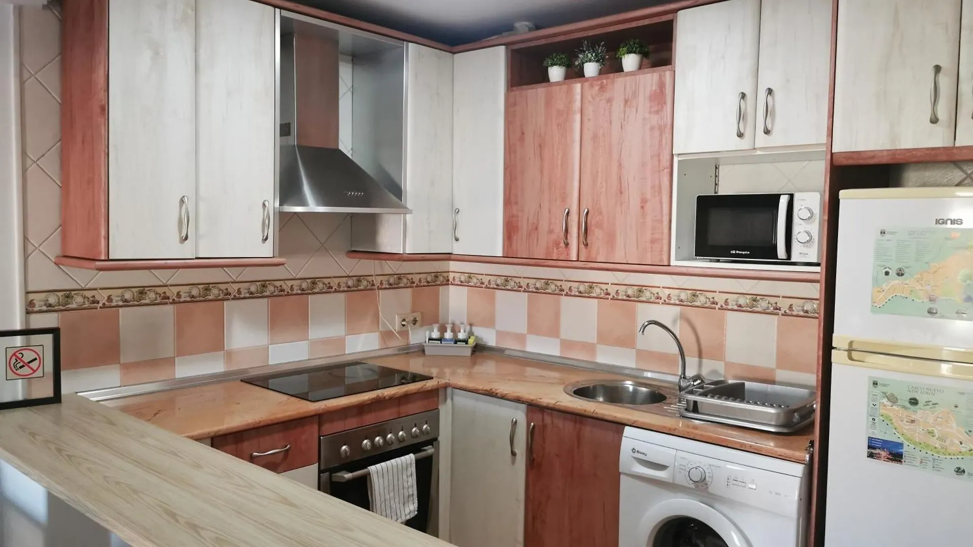 Apartamento en urbanización el Mirador de Frigiliana en el centro del pueblo con las mejores vistas